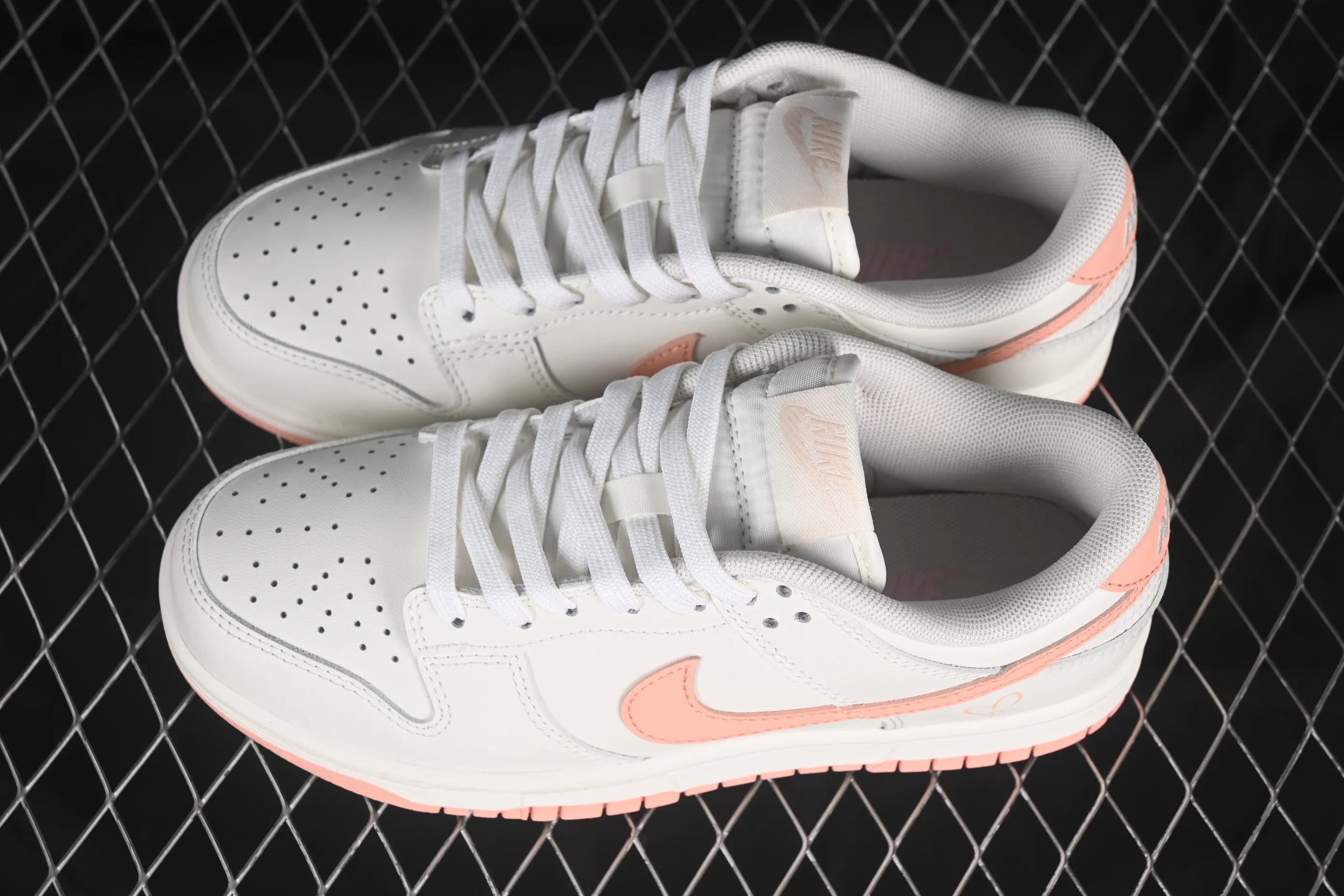 All categories Nk SB Dunk series Nk SB Dunk Low Low-top sneakers Nike SB Dunk Low Pink Love Anniversary high-end customization Low-top casual sneakers WP0212-015